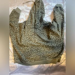 american eagle sweat shirt size large